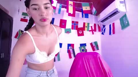 Snapshot of mia_cute_girl chatting on 07.04.26 mia_cute_girl online show from 07.04.26