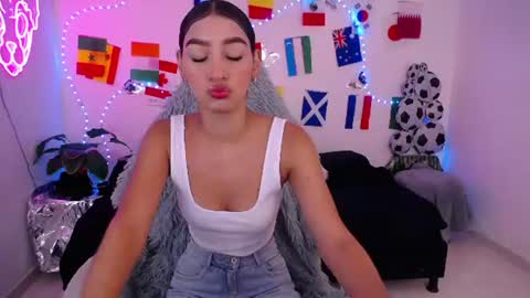 Snapshot of mia_cute_girl chatting on 07.20.26 mia_cute_girl online show from 07.20.26