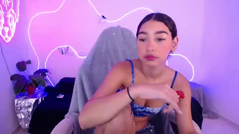 Snapshot of mia_cute_girl chatting on 07.28.26 mia_cute_girl online show from 07.28.26