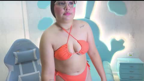 Snapshot of mia_cuttee chatting on 10.13.25 Mia Cuttee online show from 10.13.25