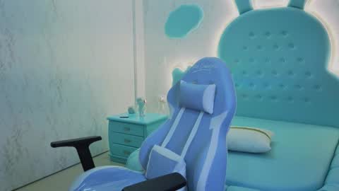 Snapshot of mia_cuttee chatting on 10.30.25 Mia Cuttee online show from 10.30.25