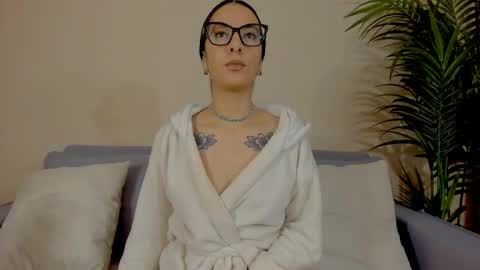 Snapshot of mia_daniellshot chatting on 05.10.26 Sarah Luna online show from 05.10.26