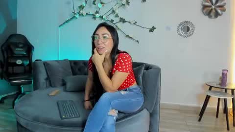 mia_davis__ online show from 07.28.26