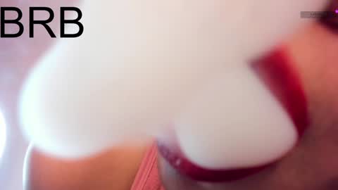 Mia online show from 01.10.25