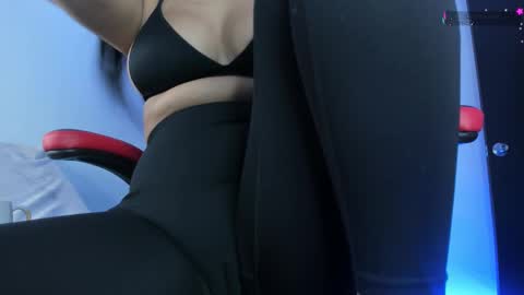 Mia online show from 03.11.25