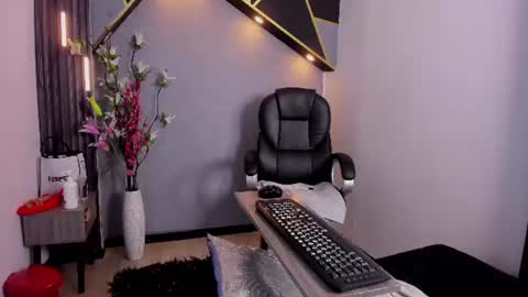 Mia  online show from 07.28.26