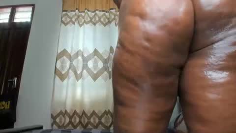 mia_ebbony online show from 10.23.25