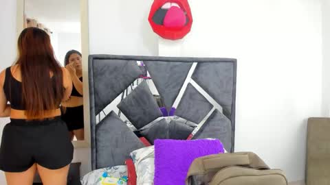 mia fox online show from 11.24.25