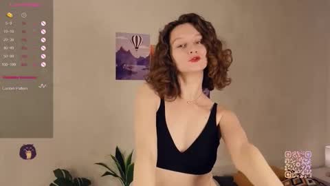 Snapshot of mia_frizz chatting on 09.14.25 Mia online show from 09.14.25