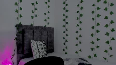 Snapshot of mia_garcia2 chatting on 05.01.26 MIA online show from 05.01.26