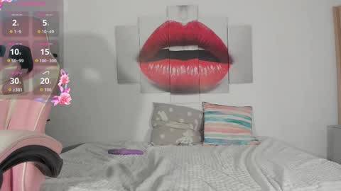 Snapshot of mia_girl00 chatting on 11.11.25 Mia online show from 11.11.25