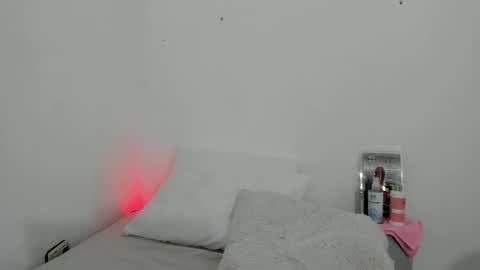 Snapshot of mia_girl00 chatting on 03.01.26 Mia online show from 03.01.26