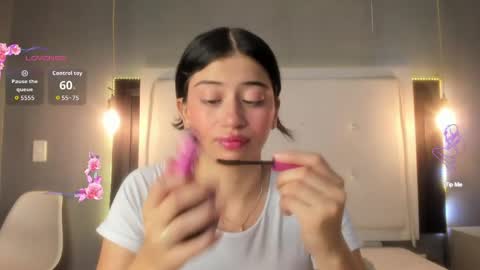 Snapshot of mia_gomez52 chatting on 05.18.26 mia online show from 05.18.26