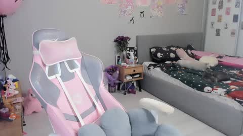 Snapshot of mia_gothh chatting on 01.22.25 MIA HELP ME REACH 100 LIKES online show from 01.22.25