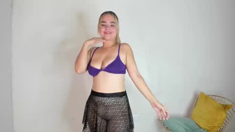Mia online show from 01.08.25