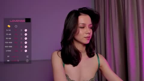 Mia online show from 09.28.25