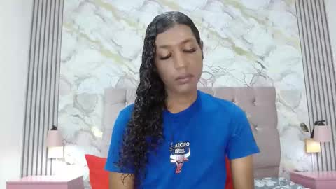 Mia Hiills online show from 05.30.26