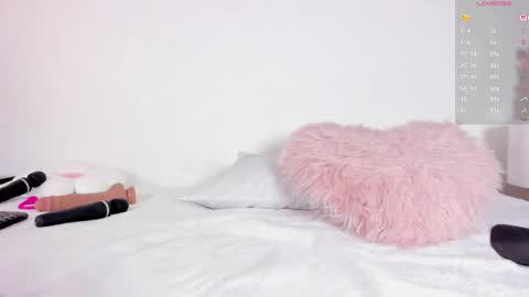  I am Mia  online show from 04.13.26