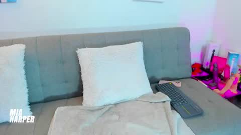 Mia online show from 05.08.26