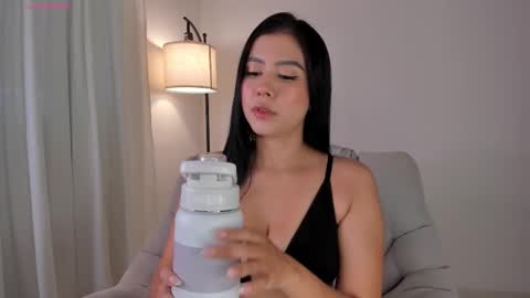 MIA LOVE   online show from 03.24.26