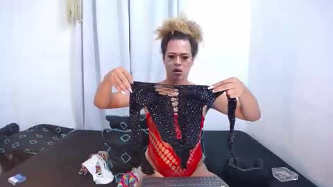 Snapshot of mia_luxce29 chatting on 11.09.25 ---Mia--- online show from 11.09.25