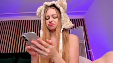 Snapshot of mia_meows chatting on 01.31.25 Mia here Appreciate your support online show from 01.31.25