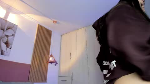 Mia Nevaeh - follow me online show from 05.14.26