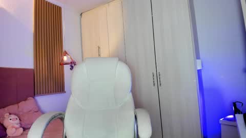 Mia Nevaeh - follow me online show from 05.19.26