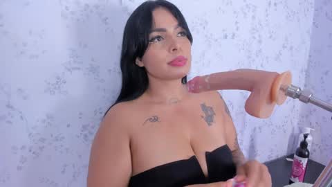Snapshot of mia_novoa_2 chatting on 04.28.26 mia novoa online show from 04.28.26