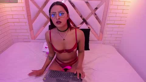 Snapshot of mia_petite18 chatting on 07.09.26 mia_petite18 online show from 07.09.26