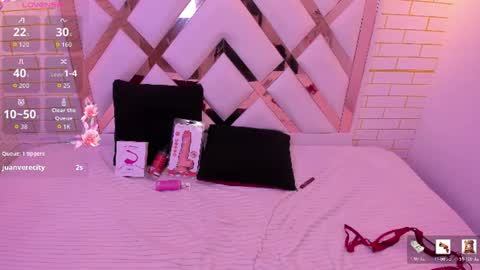 Snapshot of mia_petite18 chatting on 07.14.26 mia_petite18 online show from 07.14.26
