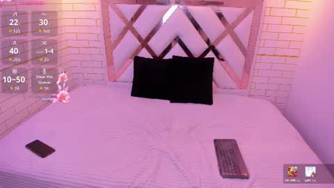 Snapshot of mia_petite18 chatting on 07.15.26 mia_petite18 online show from 07.15.26