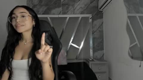 mia_petiteht online show from 06.17.26