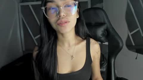 mia_petiteht online show from 07.23.26
