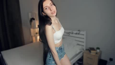 Snapshot of mia_reskles chatting on 03.12.25 Mia online show from 03.12.25