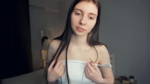 Snapshot of mia_reskles chatting on 03.12.25 Mia online show from 03.12.25