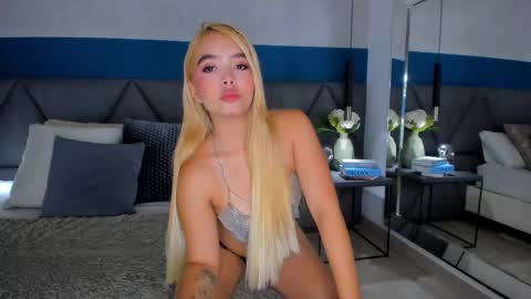 Snapshot of mia_roswell chatting on 09.24.25 MIA  online show from 09.24.25