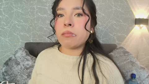 Snapshot of mia_roux13 chatting on 01.05.25 Mia Roux online show from 01.05.25