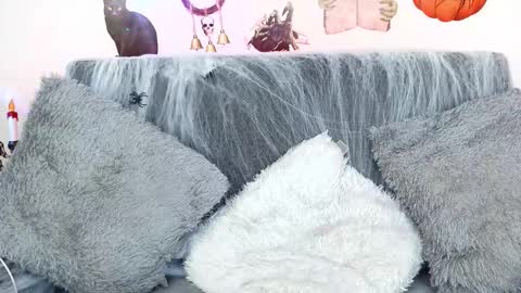 Snapshot of mia_roux13 chatting on 10.16.25 Mia Roux online show from 10.16.25