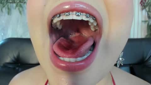 Mia Roux online show from 11.25.25