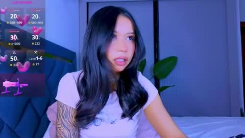 Snapshot of mia_sirenia chatting on 04.26.26 Mia online show from 04.26.26