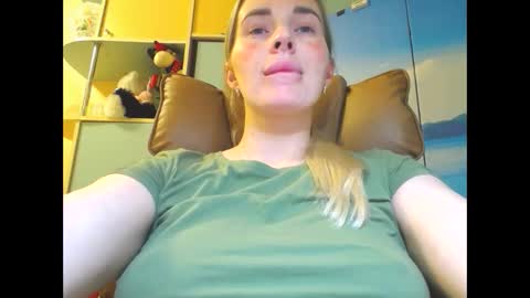 Snapshot of mia_sunnyy chatting on 04.12.26 Mia. online show from 04.12.26