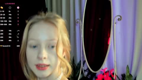Snapshot of mia_vebes chatting on 01.11.25 Mia online show from 01.11.25