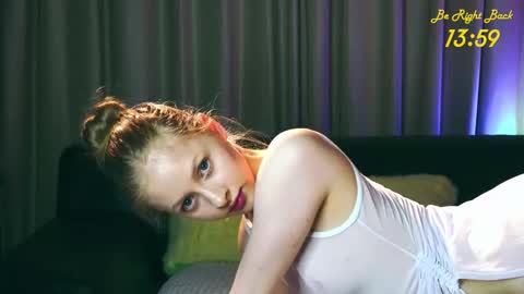 Mia online show from 11.16.25