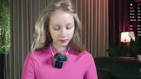 Mia online show from 11.26.25