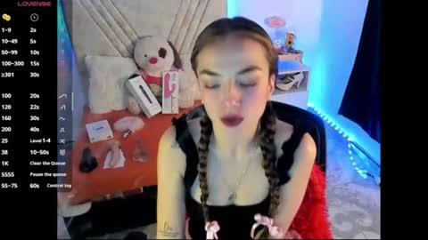 Snapshot of mia_victoria420 chatting on 07.15.26 Mia Victoria online show from 07.15.26