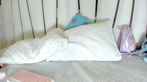 mia_vy online show from 12.18.25