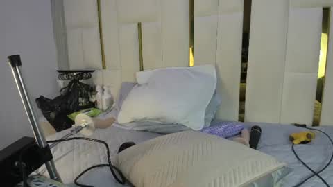 mia_vy online show from 07.15.26