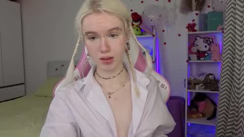 Snapshot of mia_waterlily chatting on 02.21.26 Mia online show from 02.21.26