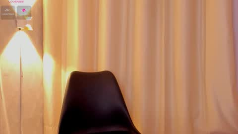 Mia White  online show from 03.19.26